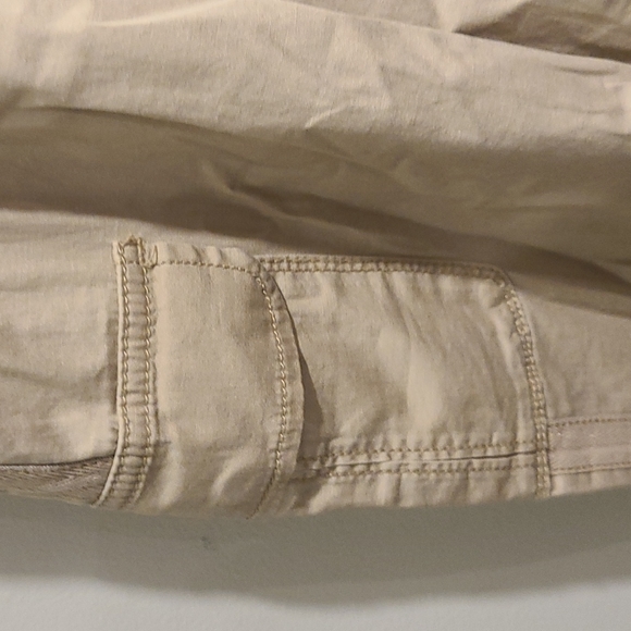 NWT TNL Mode Beige Cargo Capri - Picture 4 of 6